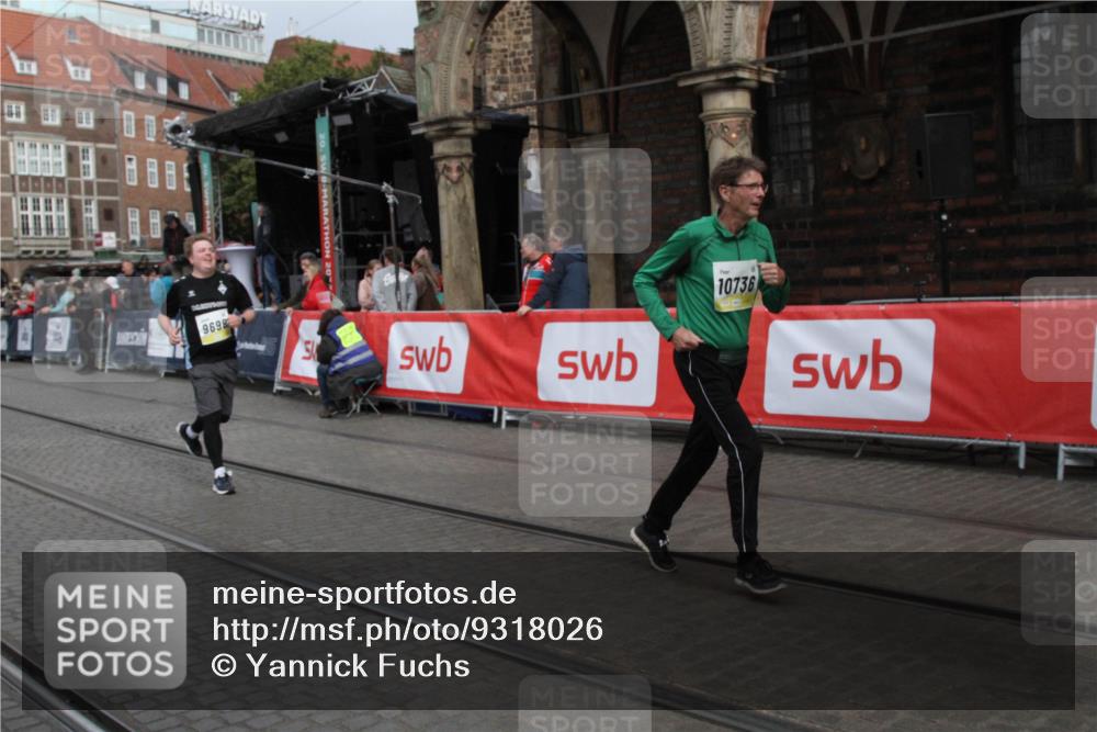05.10.2025 - 20. swb-Marathon Bremen Yannick Fuchs http://msf.ph/oto/9318026 05.10.2025 11:17:01 Ziel 9698, 9838, 10728, 10736, 10752 meine-sportfotos.de