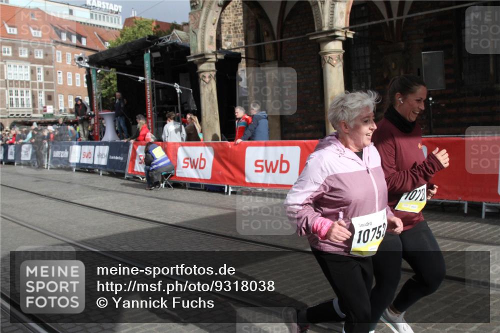 05.10.2025 - 20. swb-Marathon Bremen Yannick Fuchs http://msf.ph/oto/9318038 05.10.2025 11:17:05 Ziel 10728, 10752 meine-sportfotos.de