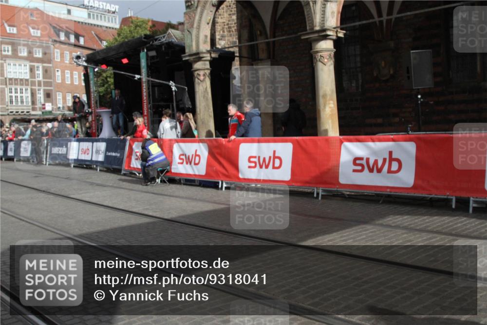 05.10.2025 - 20. swb-Marathon Bremen Yannick Fuchs http://msf.ph/oto/9318041 05.10.2025 11:17:06 Ziel 10728, 10752 meine-sportfotos.de
