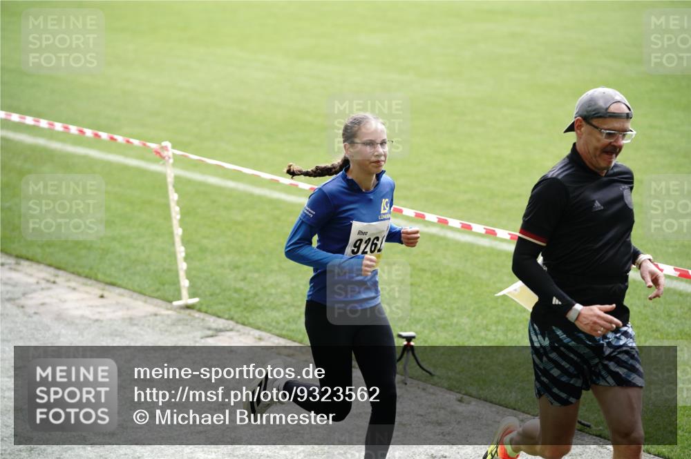 05.10.2025 - 20. swb-Marathon Bremen Michael Burmester http://msf.ph/oto/9323562 05.10.2025 10:23:49 Laufen im Stadion 9213, 9262, 9289, 9403, 9671, 9922, 10070, 10161, 10276, 10565, 10592, 10606, 10686, 10753, 10952, 11067, 11069, 11086, 11114, 11418, 11474, 11567, 11701, 11710, 9504, 9863, 10052, 10352, 10525, 10658, 10847, 10908, 11328, 11335, 11349 meine-sportfotos.de