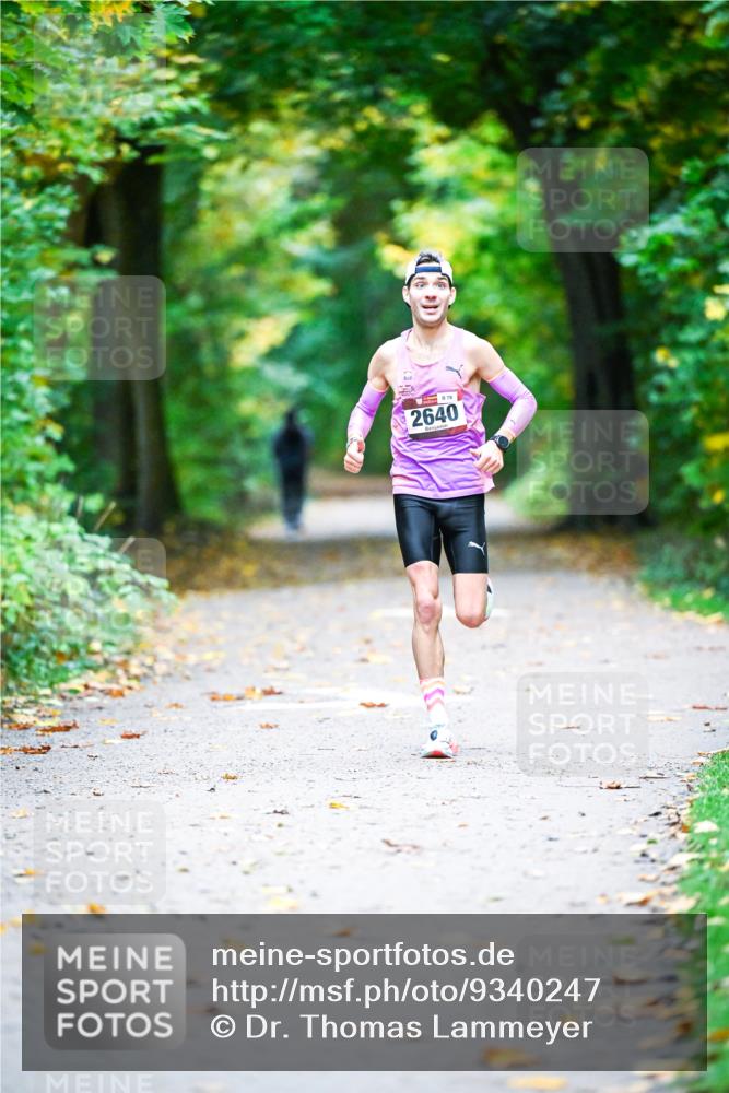 12.10.2025 - Bramfelder Halbmarathon 2025 Dr. Thomas Lammeyer http://msf.ph/oto/9340247 12.10.2025 09:44:42 Laufen 879, 2640 meine-sportfotos.de