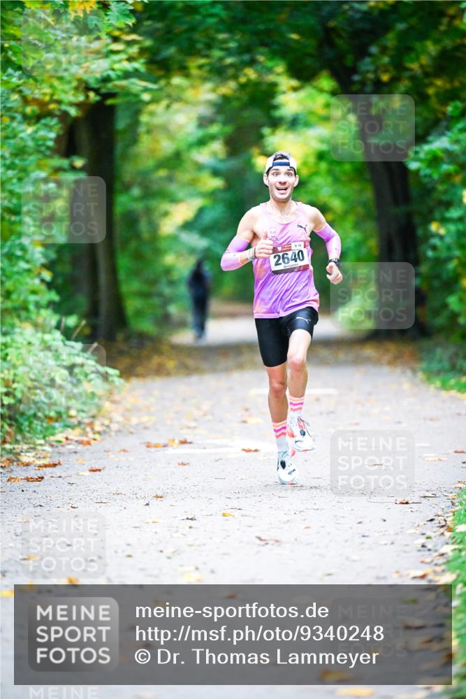 12.10.2025 - Bramfelder Halbmarathon 2025 Dr. Thomas Lammeyer http://msf.ph/oto/9340248 12.10.2025 09:44:42 Laufen 879, 2640 meine-sportfotos.de