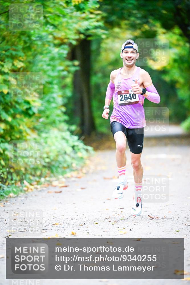12.10.2025 - Bramfelder Halbmarathon 2025 Dr. Thomas Lammeyer http://msf.ph/oto/9340255 12.10.2025 09:44:43 Laufen 2640 meine-sportfotos.de