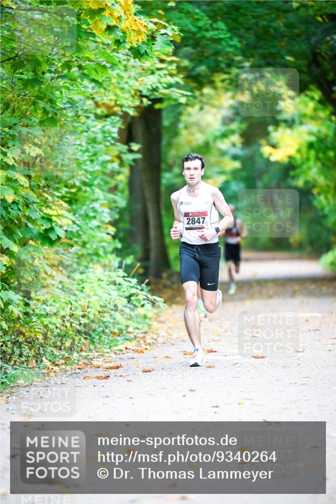 12.10.2025 - Bramfelder Halbmarathon 2025 Dr. Thomas Lammeyer http://msf.ph/oto/9340264 12.10.2025 09:45:16 Laufen 2847 meine-sportfotos.de