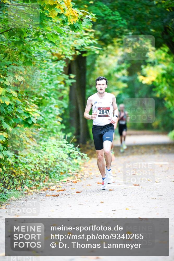 12.10.2025 - Bramfelder Halbmarathon 2025 Dr. Thomas Lammeyer http://msf.ph/oto/9340265 12.10.2025 09:45:17 Laufen 2847 meine-sportfotos.de