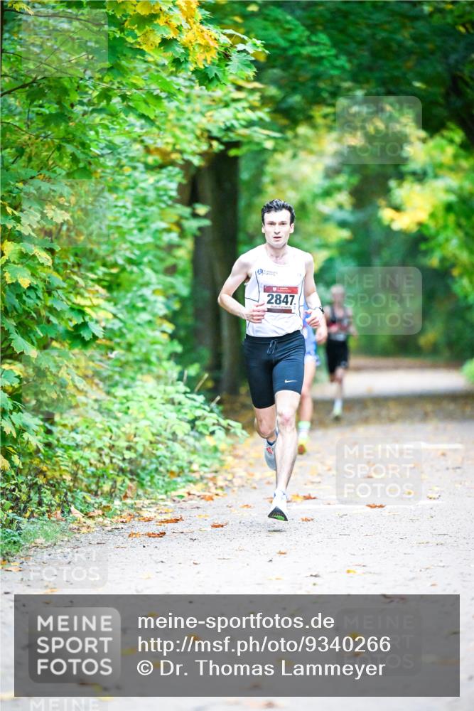 12.10.2025 - Bramfelder Halbmarathon 2025 Dr. Thomas Lammeyer http://msf.ph/oto/9340266 12.10.2025 09:45:17 Laufen 2847 meine-sportfotos.de