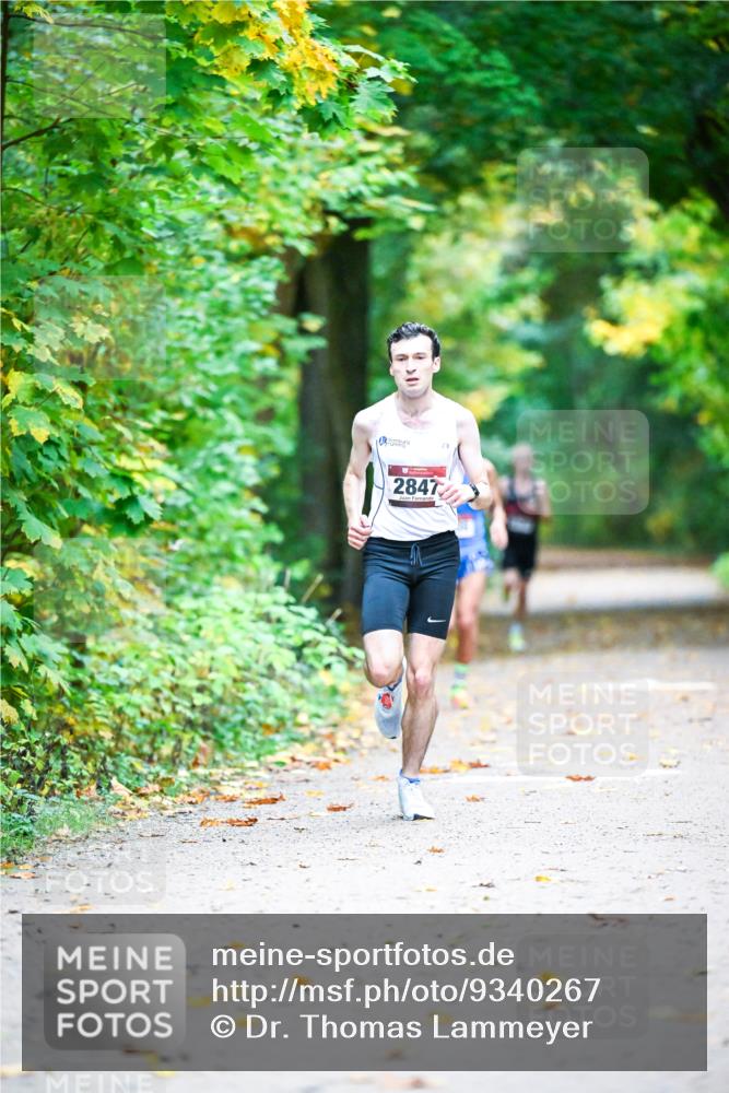 12.10.2025 - Bramfelder Halbmarathon 2025 Dr. Thomas Lammeyer http://msf.ph/oto/9340267 12.10.2025 09:45:17 Laufen 2847 meine-sportfotos.de