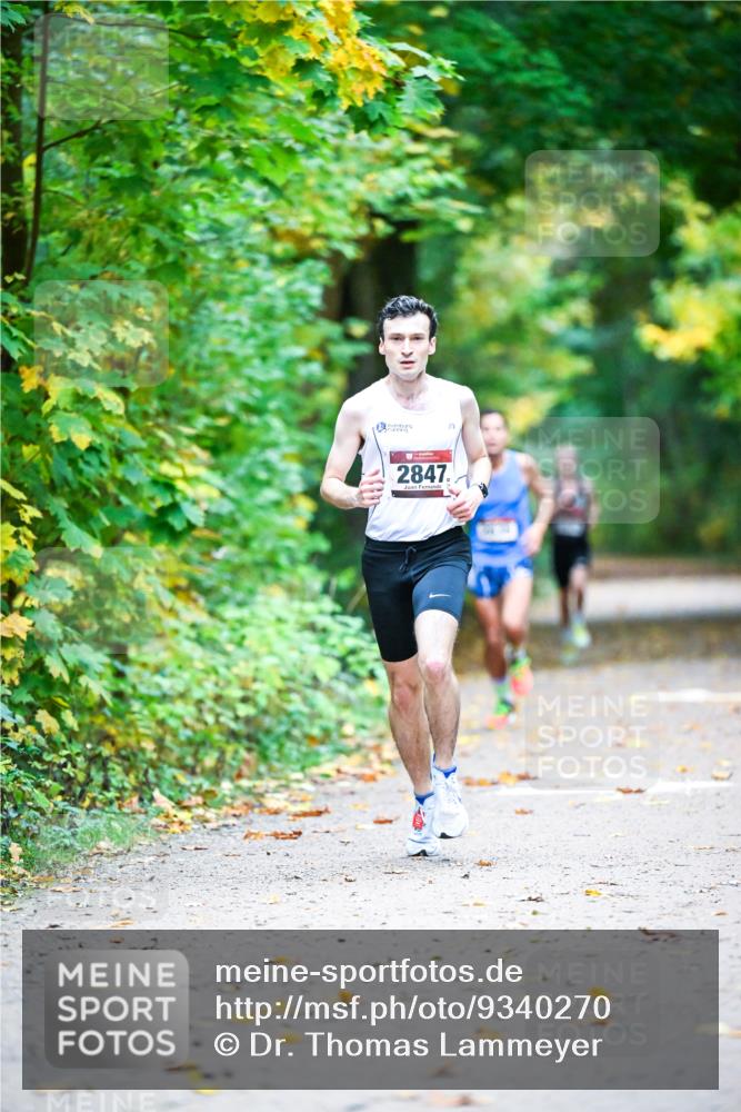12.10.2025 - Bramfelder Halbmarathon 2025 Dr. Thomas Lammeyer http://msf.ph/oto/9340270 12.10.2025 09:45:17 Laufen 2847 meine-sportfotos.de
