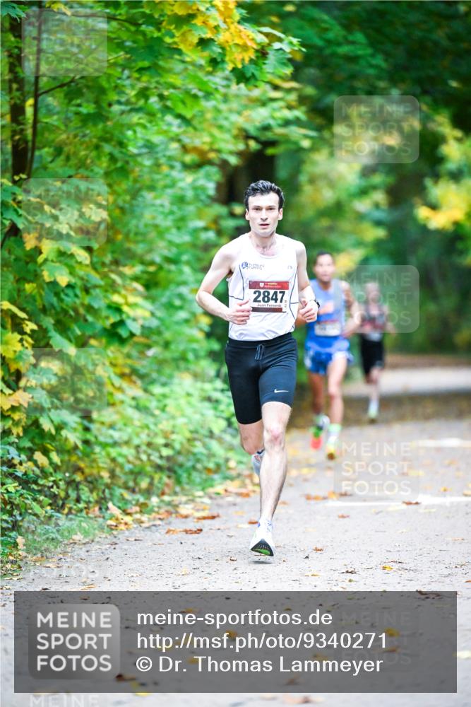 12.10.2025 - Bramfelder Halbmarathon 2025 Dr. Thomas Lammeyer http://msf.ph/oto/9340271 12.10.2025 09:45:17 Laufen 2847, 2 meine-sportfotos.de