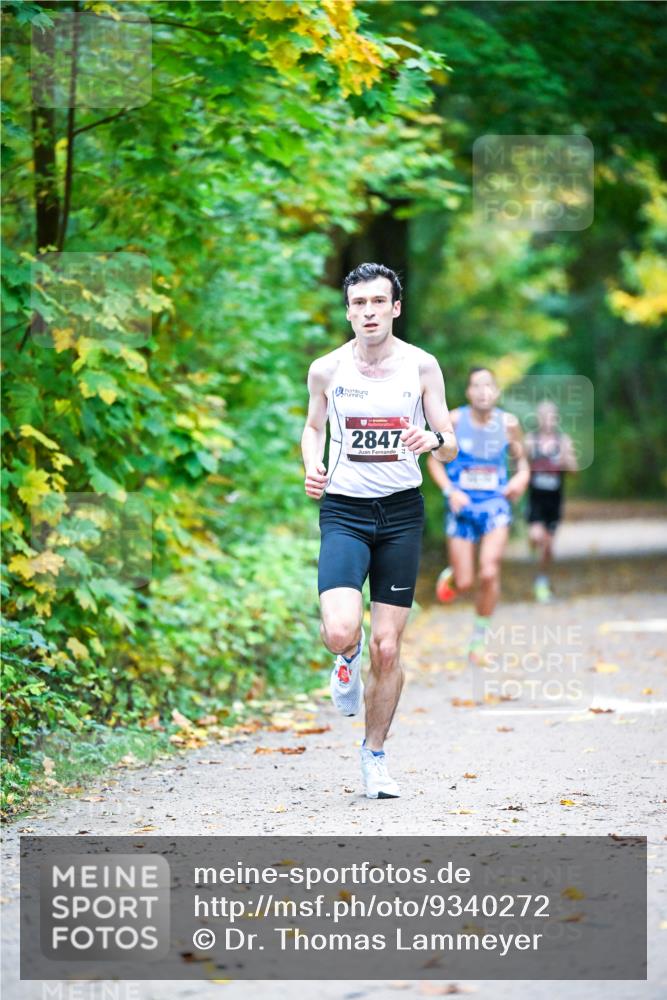 12.10.2025 - Bramfelder Halbmarathon 2025 Dr. Thomas Lammeyer http://msf.ph/oto/9340272 12.10.2025 09:45:18 Laufen 1, 2847 meine-sportfotos.de
