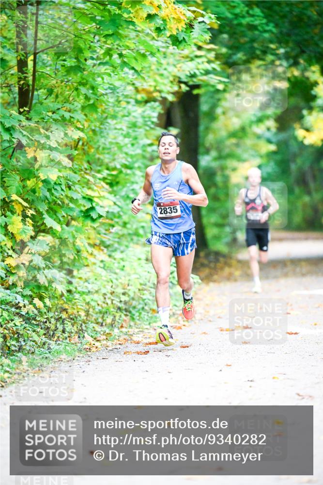 12.10.2025 - Bramfelder Halbmarathon 2025 Dr. Thomas Lammeyer http://msf.ph/oto/9340282 12.10.2025 09:45:20 Laufen 2835 meine-sportfotos.de