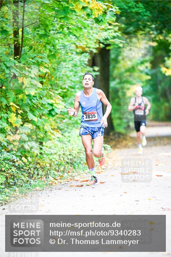 12.10.2025 - Bramfelder Halbmarathon 2025 Dr. Thomas Lammeyer http://msf.ph/oto/9340283 12.10.2025 09:45:20 Laufen 2835 meine-sportfotos.de