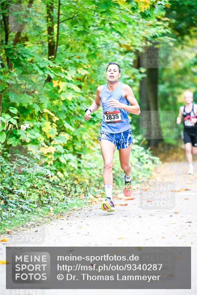 12.10.2025 - Bramfelder Halbmarathon 2025 Dr. Thomas Lammeyer http://msf.ph/oto/9340287 12.10.2025 09:45:20 Laufen 6, 0, 2835 meine-sportfotos.de