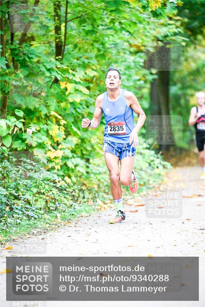12.10.2025 - Bramfelder Halbmarathon 2025 Dr. Thomas Lammeyer http://msf.ph/oto/9340288 12.10.2025 09:45:21 Laufen 2835 meine-sportfotos.de