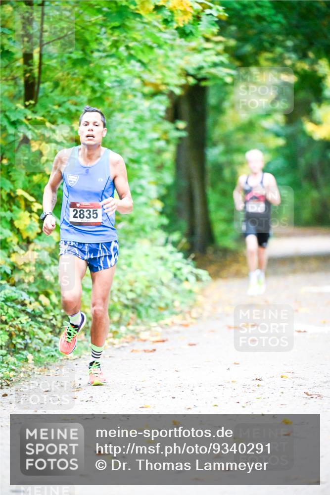 12.10.2025 - Bramfelder Halbmarathon 2025 Dr. Thomas Lammeyer http://msf.ph/oto/9340291 12.10.2025 09:45:21 Laufen 2835 meine-sportfotos.de