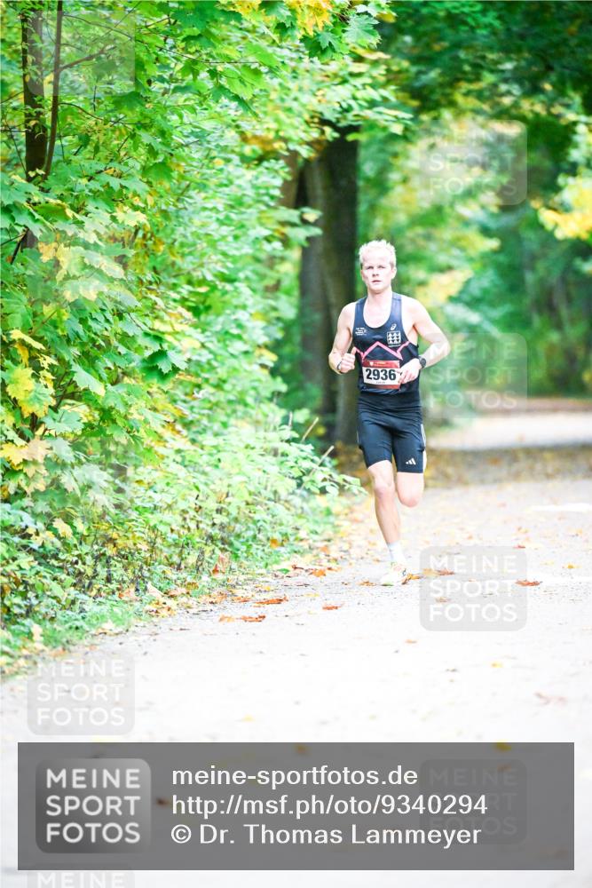 12.10.2025 - Bramfelder Halbmarathon 2025 Dr. Thomas Lammeyer http://msf.ph/oto/9340294 12.10.2025 09:45:23 Laufen 2936 meine-sportfotos.de