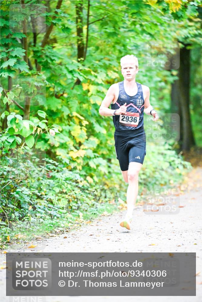 12.10.2025 - Bramfelder Halbmarathon 2025 Dr. Thomas Lammeyer http://msf.ph/oto/9340306 12.10.2025 09:45:24 Laufen 2936 meine-sportfotos.de