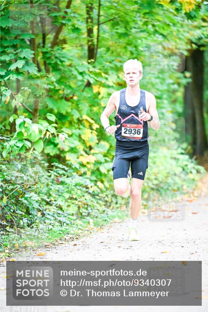 12.10.2025 - Bramfelder Halbmarathon 2025 Dr. Thomas Lammeyer http://msf.ph/oto/9340307 12.10.2025 09:45:24 Laufen 2936 meine-sportfotos.de