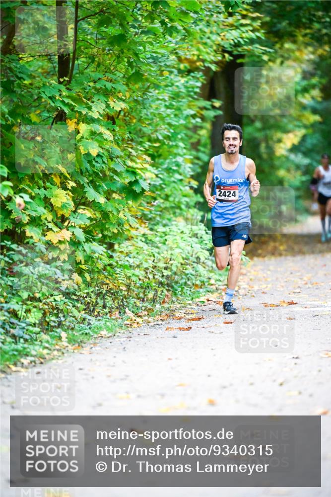 12.10.2025 - Bramfelder Halbmarathon 2025 Dr. Thomas Lammeyer http://msf.ph/oto/9340315 12.10.2025 09:45:58 Laufen 2424 meine-sportfotos.de