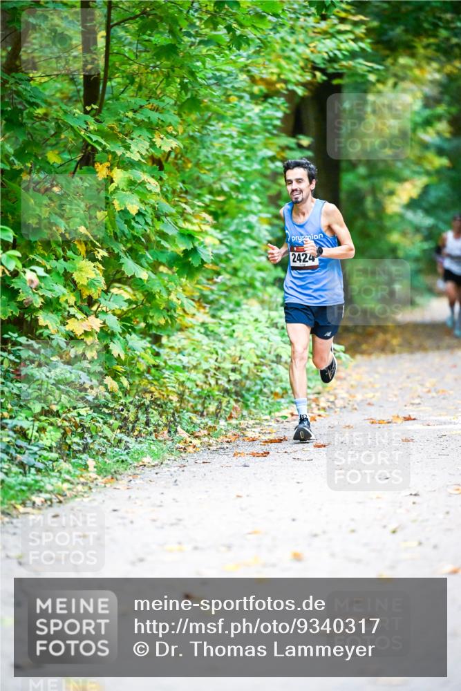 12.10.2025 - Bramfelder Halbmarathon 2025 Dr. Thomas Lammeyer http://msf.ph/oto/9340317 12.10.2025 09:45:58 Laufen 2424 meine-sportfotos.de