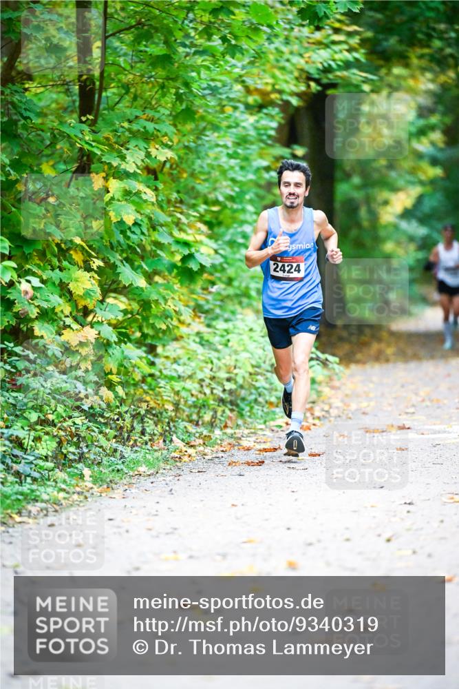 12.10.2025 - Bramfelder Halbmarathon 2025 Dr. Thomas Lammeyer http://msf.ph/oto/9340319 12.10.2025 09:45:59 Laufen 2424 meine-sportfotos.de
