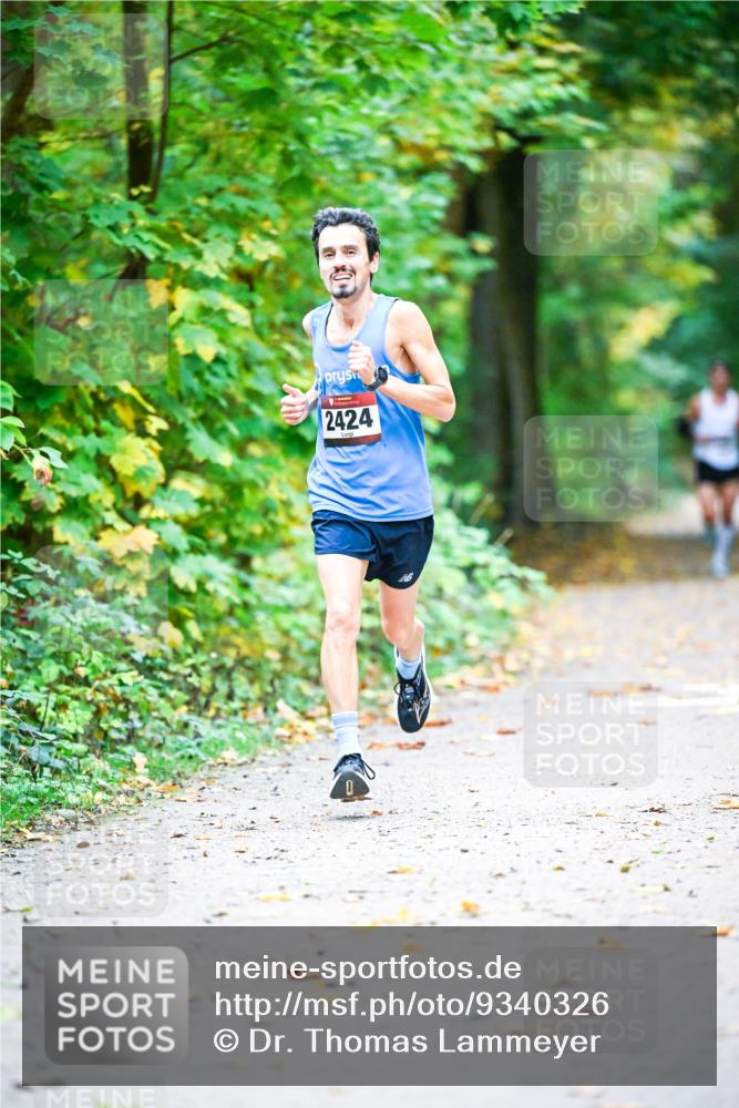 12.10.2025 - Bramfelder Halbmarathon 2025 Dr. Thomas Lammeyer http://msf.ph/oto/9340326 12.10.2025 09:46:00 Laufen 2424 meine-sportfotos.de