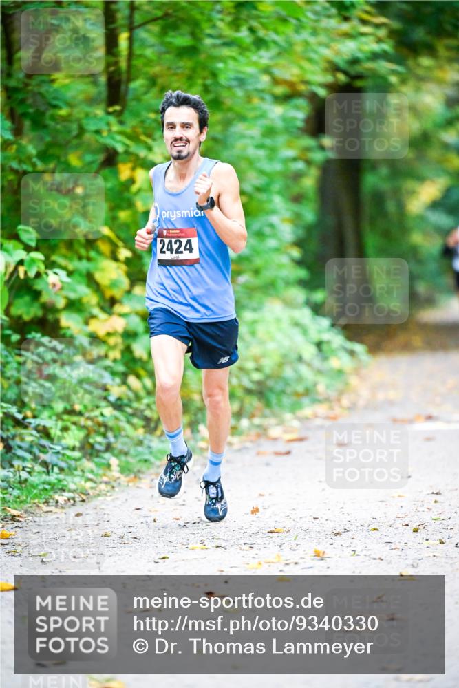 12.10.2025 - Bramfelder Halbmarathon 2025 Dr. Thomas Lammeyer http://msf.ph/oto/9340330 12.10.2025 09:46:00 Laufen 2424 meine-sportfotos.de