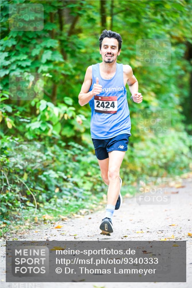 12.10.2025 - Bramfelder Halbmarathon 2025 Dr. Thomas Lammeyer http://msf.ph/oto/9340333 12.10.2025 09:46:01 Laufen 34, 2424 meine-sportfotos.de