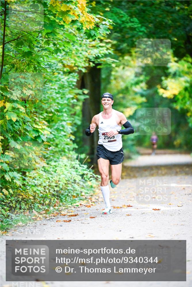 12.10.2025 - Bramfelder Halbmarathon 2025 Dr. Thomas Lammeyer http://msf.ph/oto/9340344 12.10.2025 09:46:05 Laufen 253 meine-sportfotos.de
