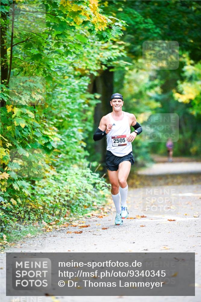 12.10.2025 - Bramfelder Halbmarathon 2025 Dr. Thomas Lammeyer http://msf.ph/oto/9340345 12.10.2025 09:46:06 Laufen 2505, 812 meine-sportfotos.de