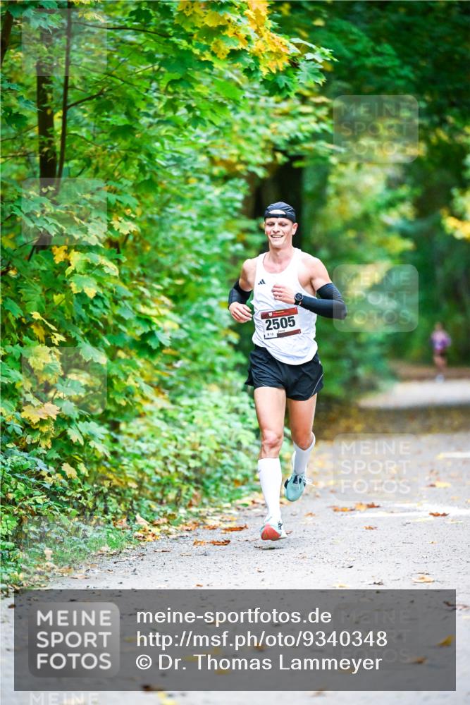 12.10.2025 - Bramfelder Halbmarathon 2025 Dr. Thomas Lammeyer http://msf.ph/oto/9340348 12.10.2025 09:46:06 Laufen 2505, 812 meine-sportfotos.de