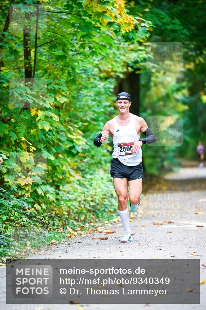 12.10.2025 - Bramfelder Halbmarathon 2025 Dr. Thomas Lammeyer http://msf.ph/oto/9340349 12.10.2025 09:46:06 Laufen 2505 meine-sportfotos.de