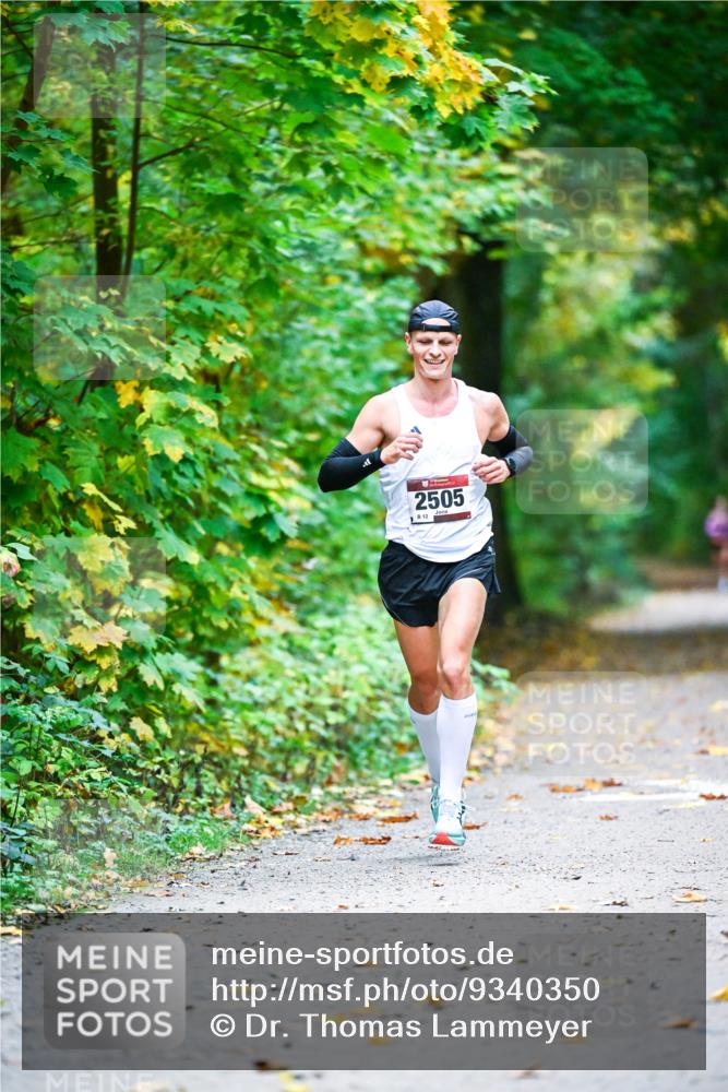 12.10.2025 - Bramfelder Halbmarathon 2025 Dr. Thomas Lammeyer http://msf.ph/oto/9340350 12.10.2025 09:46:06 Laufen 2505, 812 meine-sportfotos.de