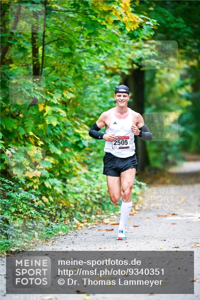 12.10.2025 - Bramfelder Halbmarathon 2025 Dr. Thomas Lammeyer http://msf.ph/oto/9340351 12.10.2025 09:46:06 Laufen 2505, 812 meine-sportfotos.de