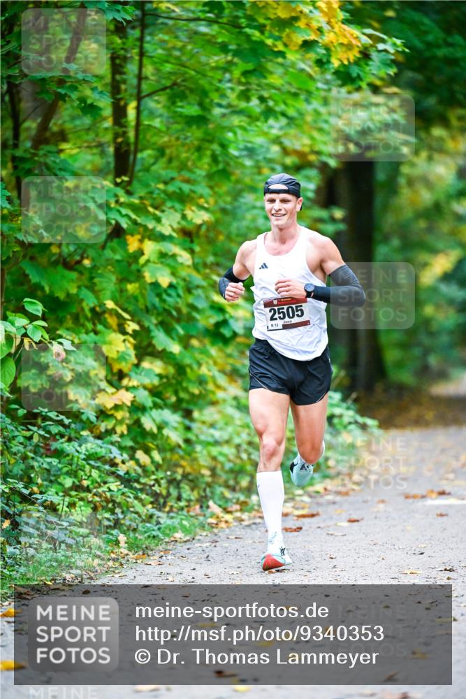 12.10.2025 - Bramfelder Halbmarathon 2025 Dr. Thomas Lammeyer http://msf.ph/oto/9340353 12.10.2025 09:46:07 Laufen 2505, 812 meine-sportfotos.de