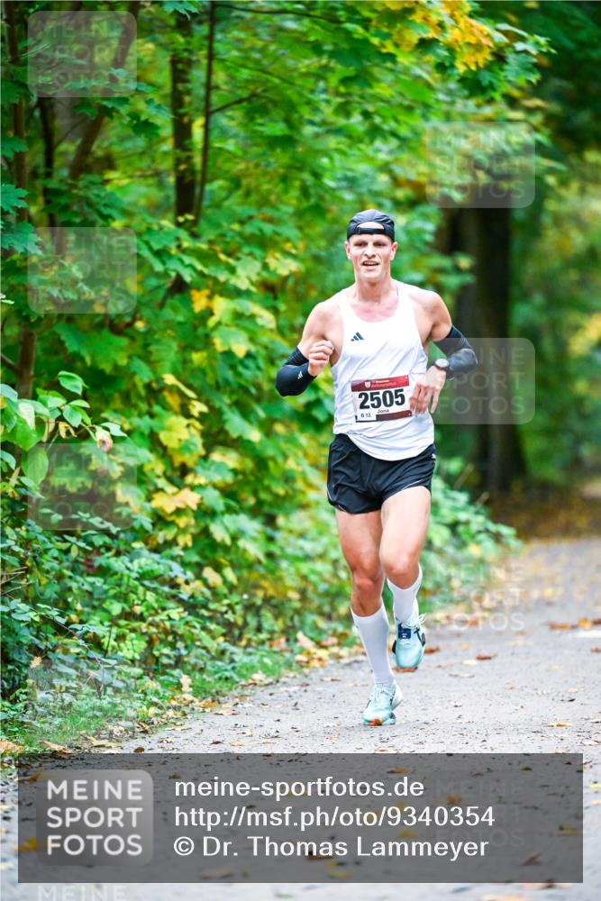 12.10.2025 - Bramfelder Halbmarathon 2025 Dr. Thomas Lammeyer http://msf.ph/oto/9340354 12.10.2025 09:46:07 Laufen 2505 meine-sportfotos.de