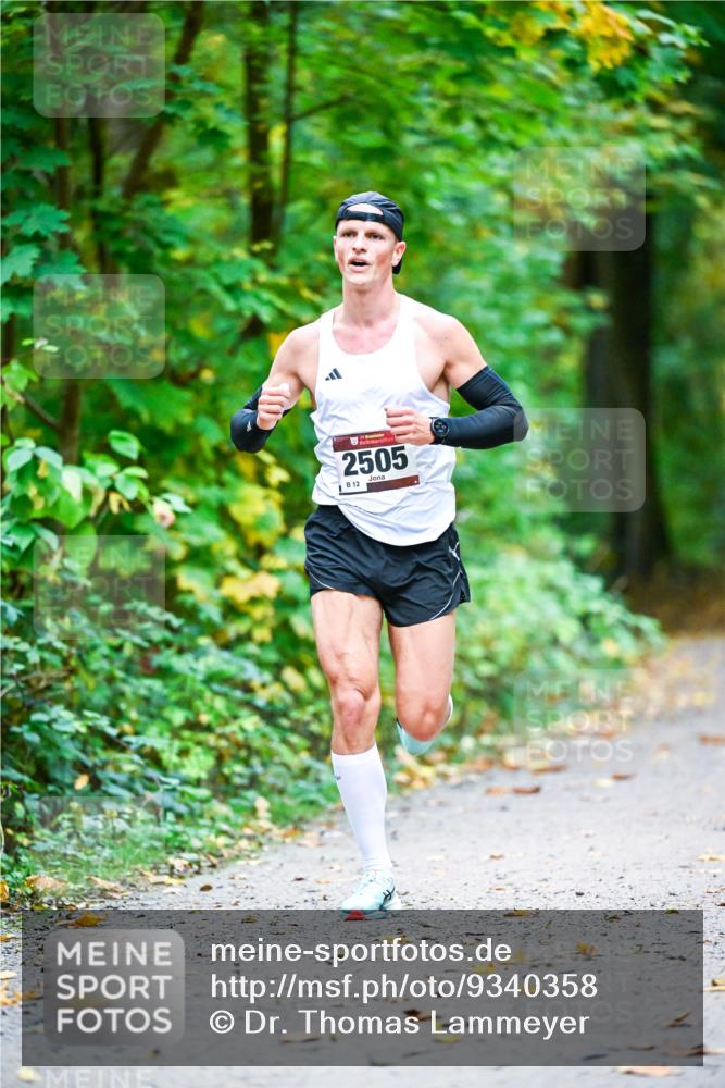 12.10.2025 - Bramfelder Halbmarathon 2025 Dr. Thomas Lammeyer http://msf.ph/oto/9340358 12.10.2025 09:46:07 Laufen 2505, 12 meine-sportfotos.de