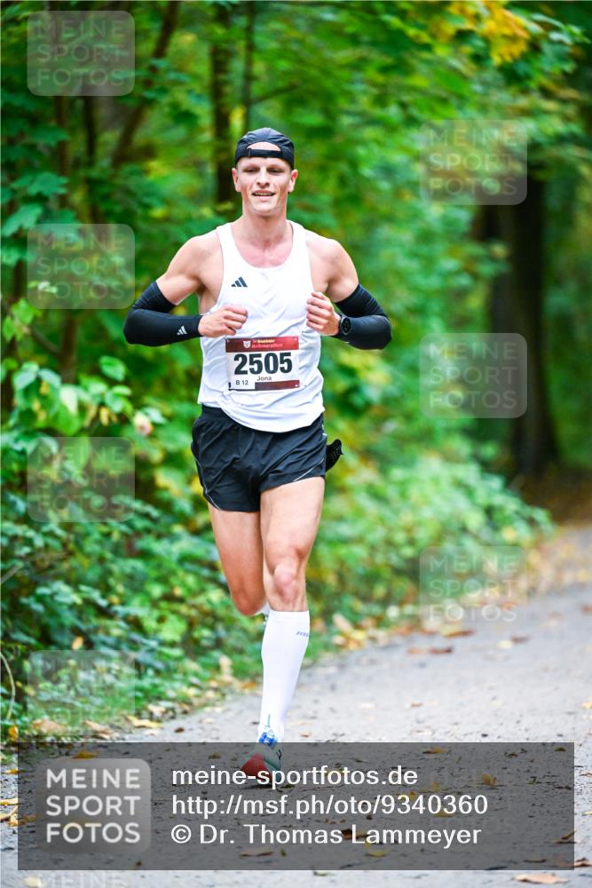 12.10.2025 - Bramfelder Halbmarathon 2025 Dr. Thomas Lammeyer http://msf.ph/oto/9340360 12.10.2025 09:46:08 Laufen 3, 2505, 12 meine-sportfotos.de