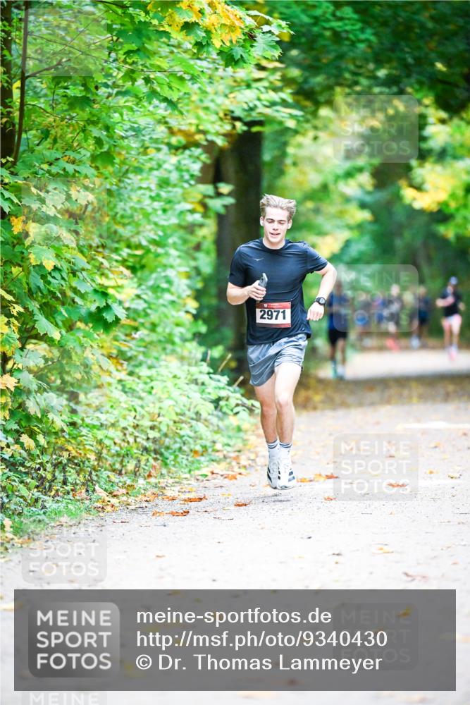 12.10.2025 - Bramfelder Halbmarathon 2025 Dr. Thomas Lammeyer http://msf.ph/oto/9340430 12.10.2025 09:47:29 Laufen 2971 meine-sportfotos.de