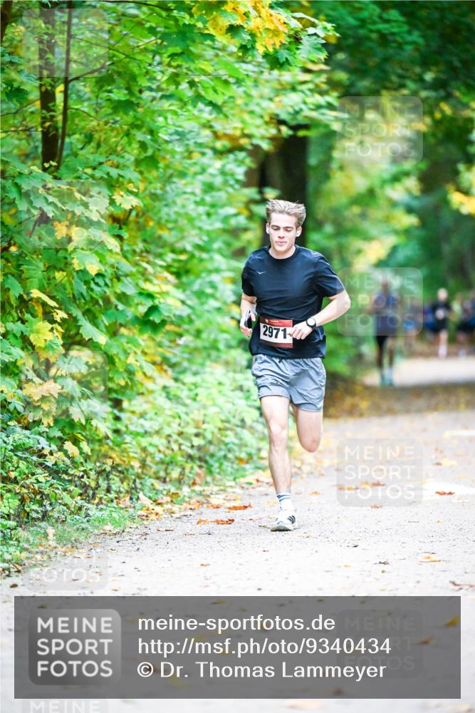 12.10.2025 - Bramfelder Halbmarathon 2025 Dr. Thomas Lammeyer http://msf.ph/oto/9340434 12.10.2025 09:47:29 Laufen 2971 meine-sportfotos.de