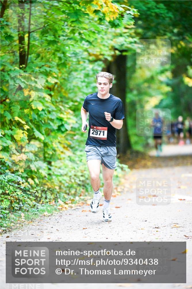 12.10.2025 - Bramfelder Halbmarathon 2025 Dr. Thomas Lammeyer http://msf.ph/oto/9340438 12.10.2025 09:47:30 Laufen 2971 meine-sportfotos.de