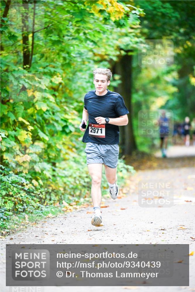 12.10.2025 - Bramfelder Halbmarathon 2025 Dr. Thomas Lammeyer http://msf.ph/oto/9340439 12.10.2025 09:47:30 Laufen 2971 meine-sportfotos.de