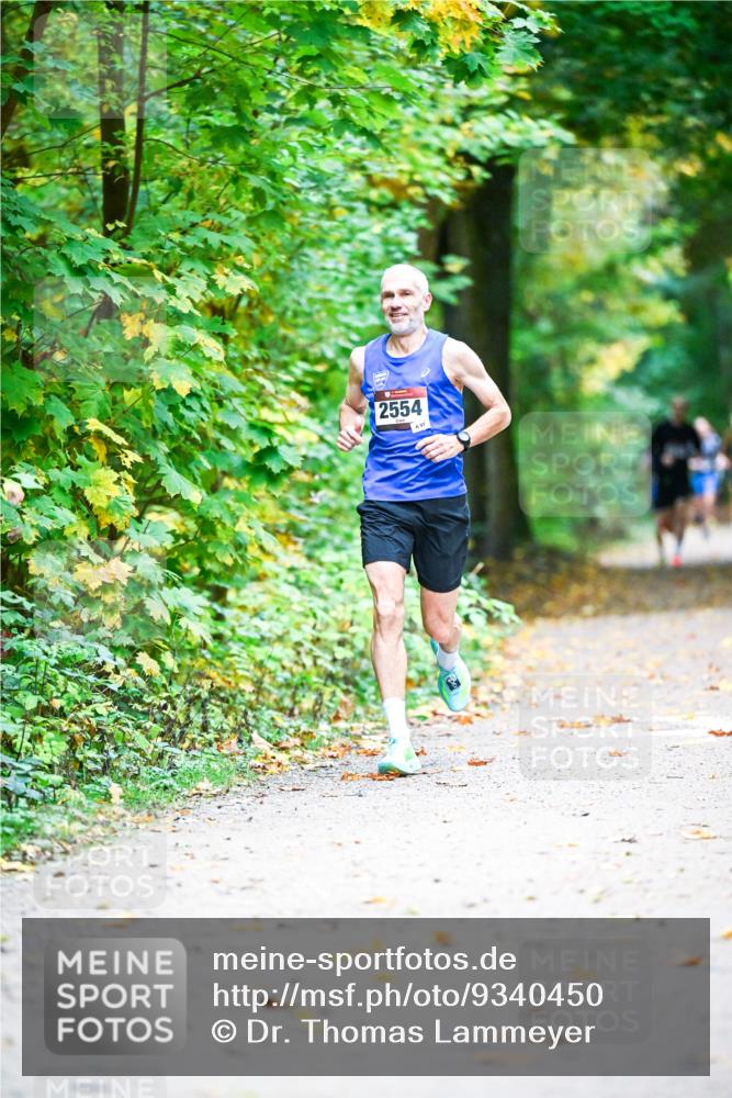12.10.2025 - Bramfelder Halbmarathon 2025 Dr. Thomas Lammeyer http://msf.ph/oto/9340450 12.10.2025 09:47:39 Laufen 2554, 97 meine-sportfotos.de