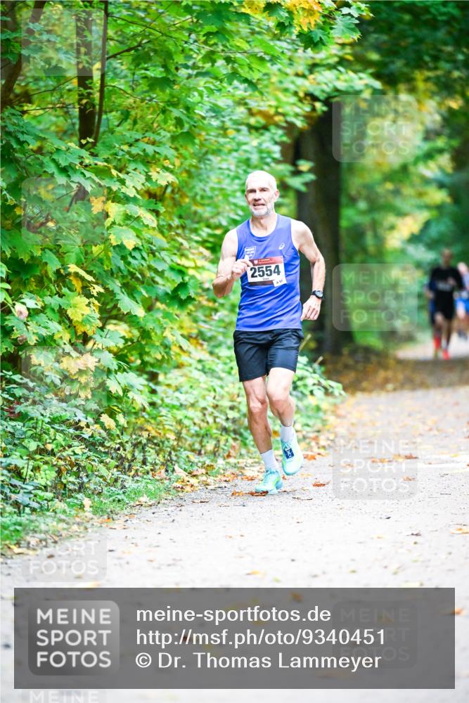 12.10.2025 - Bramfelder Halbmarathon 2025 Dr. Thomas Lammeyer http://msf.ph/oto/9340451 12.10.2025 09:47:40 Laufen 2554 meine-sportfotos.de