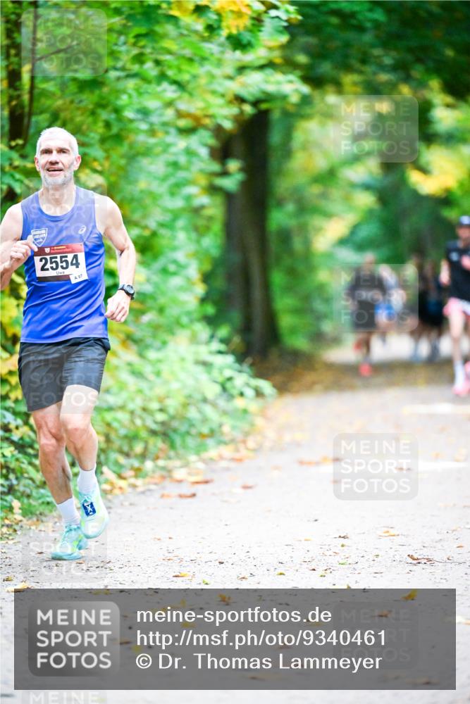 12.10.2025 - Bramfelder Halbmarathon 2025 Dr. Thomas Lammeyer http://msf.ph/oto/9340461 12.10.2025 09:47:41 Laufen 2554, 97 meine-sportfotos.de