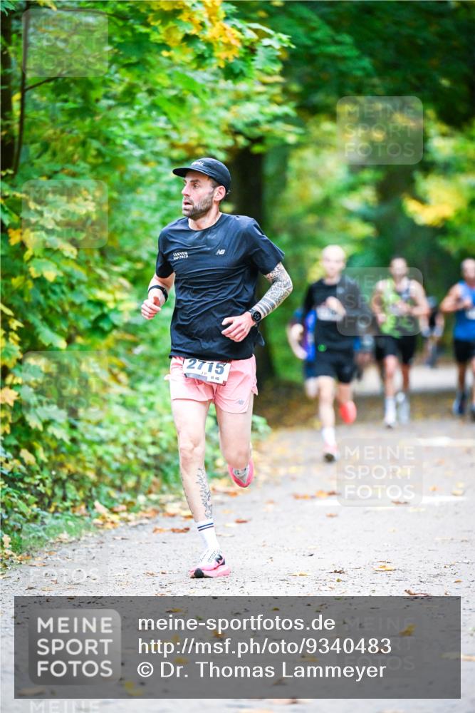 12.10.2025 - Bramfelder Halbmarathon 2025 Dr. Thomas Lammeyer http://msf.ph/oto/9340483 12.10.2025 09:47:47 Laufen 2715, 40 meine-sportfotos.de