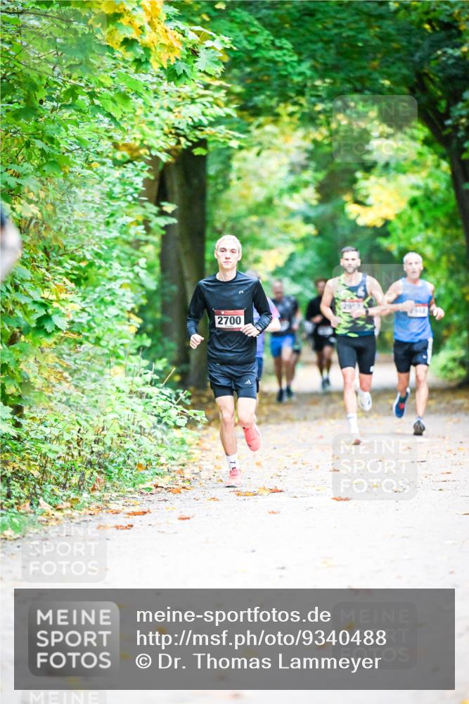 12.10.2025 - Bramfelder Halbmarathon 2025 Dr. Thomas Lammeyer http://msf.ph/oto/9340488 12.10.2025 09:47:48 Laufen 2700 meine-sportfotos.de