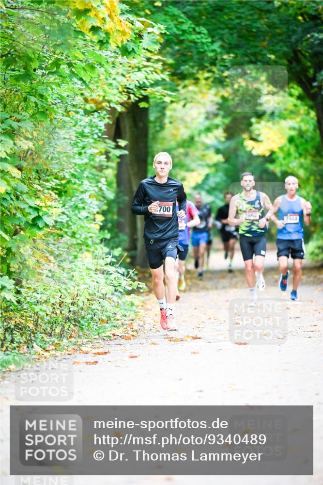 12.10.2025 - Bramfelder Halbmarathon 2025 Dr. Thomas Lammeyer http://msf.ph/oto/9340489 12.10.2025 09:47:48 Laufen 700, 5962, 2988 meine-sportfotos.de