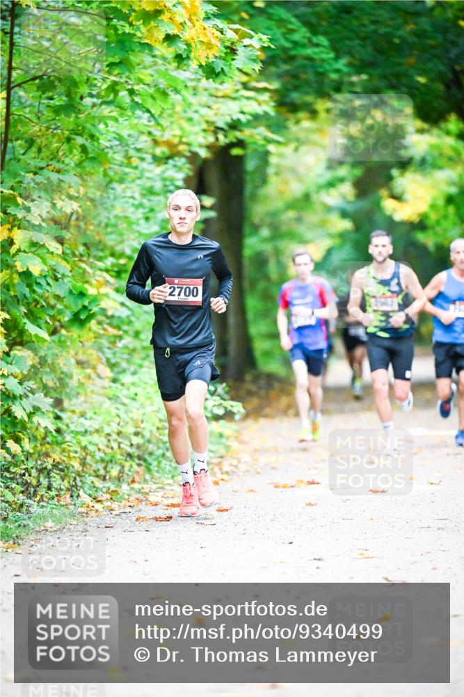 12.10.2025 - Bramfelder Halbmarathon 2025 Dr. Thomas Lammeyer http://msf.ph/oto/9340499 12.10.2025 09:47:50 Laufen 2700 meine-sportfotos.de