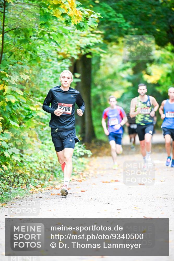 12.10.2025 - Bramfelder Halbmarathon 2025 Dr. Thomas Lammeyer http://msf.ph/oto/9340500 12.10.2025 09:47:50 Laufen 2700, 8 meine-sportfotos.de